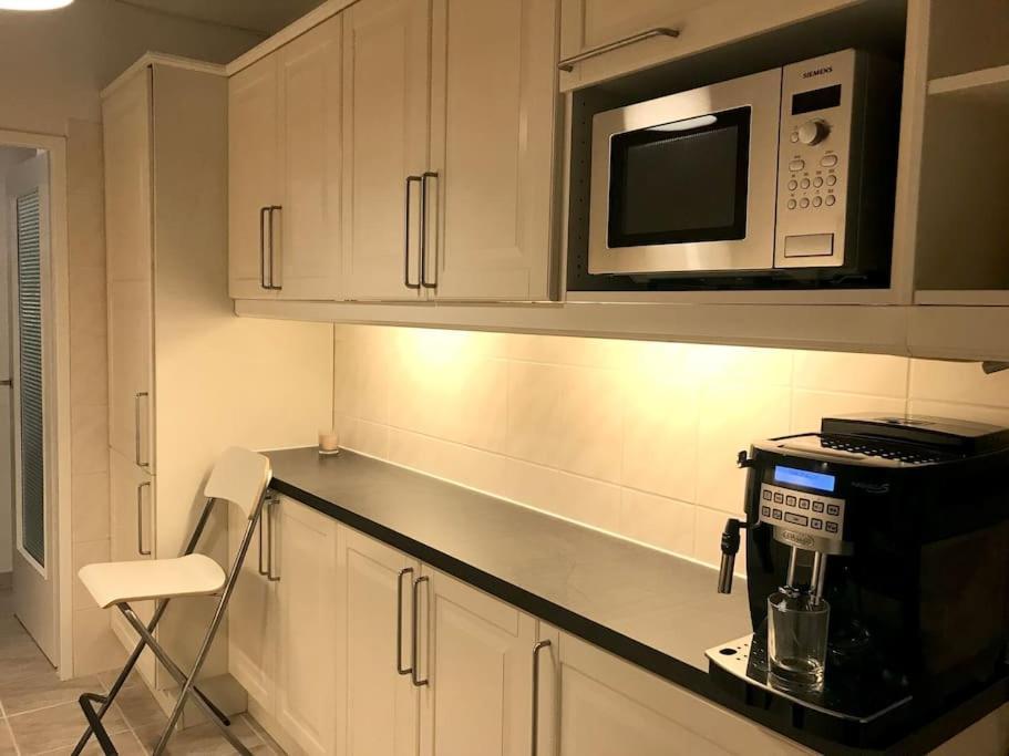 Near Vic Austria Center, 90sqm, 3br, Lr, Kitchen, 6min To Vic, 10min To City U1 Appartement