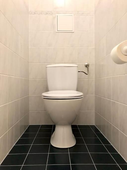 Near Vic Austria Center, 90sqm, 3br, Lr, Kitchen, 6min To Vic, 10min To City U1 Appartement *